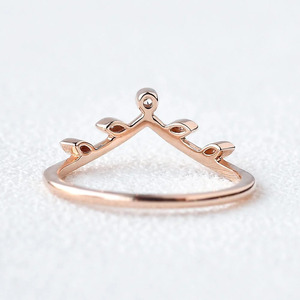Anillo de Oro Rosa con Diamante Cultivado en Laboratorio en Forma de Espina de Pescado - Product Image 5