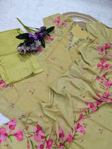 Collection 2026 : Styles les plus attractifs, Kurti et pantalon imprimés à fleurs en 2 couleurs, longueur genou, avec dupatta. Nous proposons des prix de gros. - Product Image 6