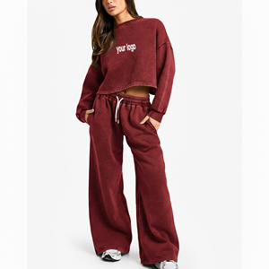Ensemble de survêtement pour femme avec logo imprimé en relief personnalisé, pantalon délavé à l'acide, sweat à capuche court et pantalon de jogging de haute qualité - Product Image 1