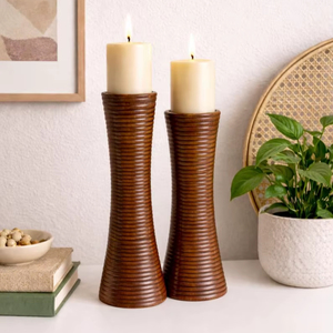 Portavelas de Madera de Acacia Hechos a Mano, Estilo Vintage Moderno de Mediados de Siglo |   Soportes Anchos Esculpidos con Diseño Acanalado de los Años 70 - Product Image 1