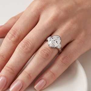 Bague de fiançailles en diamant de laboratoire taille ovale et demi-lune, or massif 10K 14K 18K, design de joaillerie fine, certifiée IGI, couleur E VVS - Product Image 3
