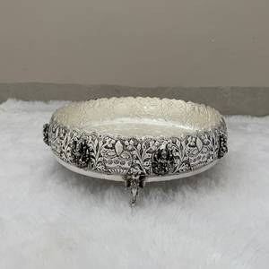 Diya Ashtalakshi con tallado floral fino, 3 patas de elefante, Urli grande - Product Image 3