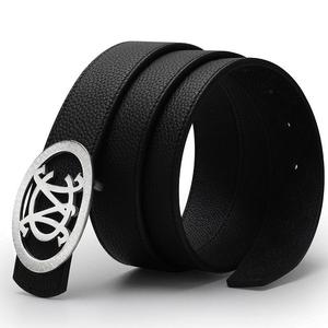 Cinturón Casual de Cuero Vacuno Negro Kivotech con Hebilla de Placa Plateada con Letras y Diseño Sólido - Product Image 2