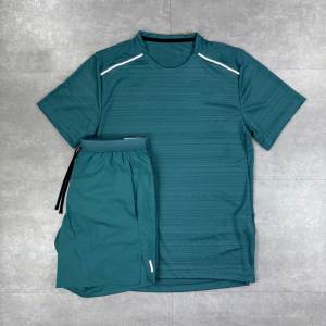 Conjunto de Camiseta y Pantalones Cortos Ligeros y Transpirables para Hombre, Ropa Deportiva de Verano Personalizada OEM, Conjunto de Fitness para Gimnasio con Elasticidad en Cuatro Direcciones - Product Image 3