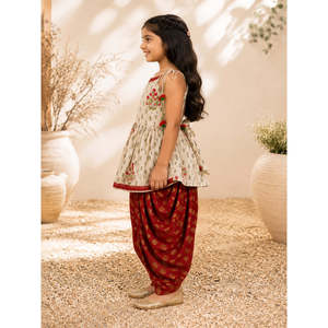 Ensemble dhoti 2 pièces sans manches en coton imprimé respirant pour filles, blanc et rouge, tenue ethnique d'été élégante et traditionnelle pour les fêtes - Product Image 4