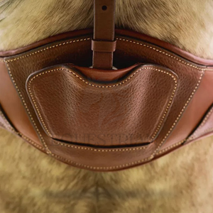 Cincha de salto de cuero para caballo con protector de vientre para equitación - Product Image 4