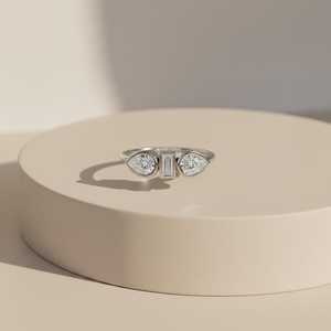 Bague à trois pierres en moissanite taille poire et taille baguette pour femme, en argent 925 original, bijoux de mariée modernes et raffinés, cadeau pour partenaires - Product Image 1