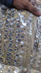 Bordure en dentelle miroir attrayante disponible en plusieurs couleurs pour la décoration de vêtements. - Product Image 3