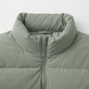 Chaqueta Acolchada Verde Oliva para Hombre, Cuello Alto, Cierre de Cremallera, Cortavientos, Abrigo Casual de Invierno, Corte Regular, Relleno de Poliéster - Product Image 3