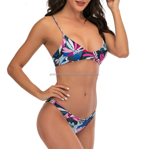 Conjunto de bikini con estampado floral para mujer, traje de baño elástico de 2 piezas de poliéster y elastano, top triangular asimétrico, parte inferior tipo tanga - Product Image 5