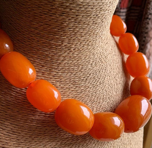 Collares Clásicos de Cuentas de Resina, Joyería Hecha a Mano con Cuentas Personalizadas, Joyería para Mujer Hecha en India - Product Image 2