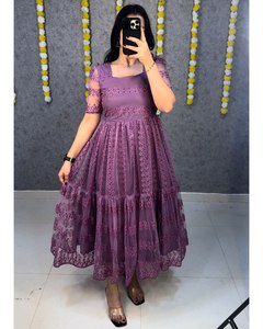 Vestido de diseñador estilo princesa con bordado de lentejuelas y flores, 46 pulgadas de largo, para compra al por mayor. - Product Image 3