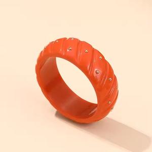 Brazalete de Resina Tallado a Mano Personalizado, Decoración de Mesa Moderna, Económico a Bajo Precio - Product Image 3