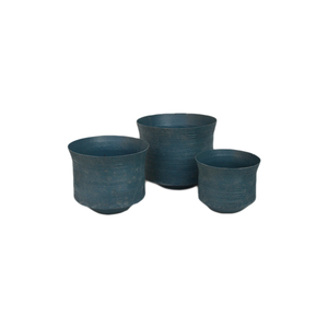 Juego de Tres Macetas de Metal con Acabado Pintado, Ideales para Decoración de Estilo Rústico - Product Image 1