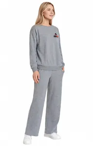 Conjunto de dos piezas personalizado para mujer de talla grande: sudadera gris sólida con hombros caídos y cuello redondo, y pantalones largos. Diseño personalizado y OEM. - Product Image 5