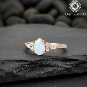 Anillo de Compromiso de Moissanita Chapado en Oro Rosa para Mujer Charm_Jewells, Diseño Floral, Engaste de Garras, Clásico, Certificado IGI, 3 GM - Product Image 6