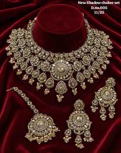 Parure de mariée indienne traditionnelle de haute qualité, dernière conception, collier ras-du-cou et boucles d'oreilles Kundan bleu roi, plaqué or, lourd - Product Image 2