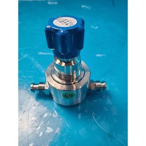 Vanne pneumatique haute pureté Parker SQ140E502PFS8MM 45800051PA, utilisée comme pièce détachée pour équipement semi-conducteur Legacy - Product Image 1