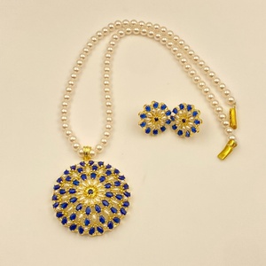 Conjunto de Collar y Pendientes RAY FINE ORNATES, Moderno, Chapado en Oro, con Zafiro Azul, Hecho a Mano, con Perlas - Product Image 1