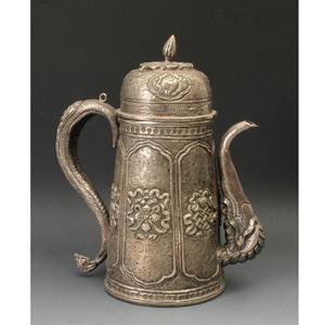 Bouilloire en cuivre rustique au design tendance, avec surface martelée à la main, pour un charme de l'ancien monde et une expérience de service à thé authentique. - Product Image 3