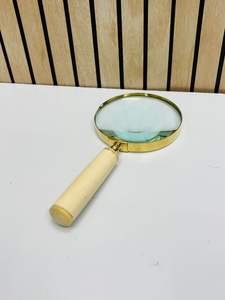 Lupa de Mano Moderna de 4'' Hecha a Mano y Duradera con Marco de Latón y Mango de Hueso - Product Image 5