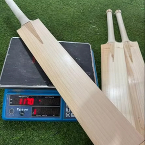 Batte de cricket Hit Zone en saule anglais, qualité professionnelle, légère, pour balles dures, avec des graines robustes et des performances équilibrées - Product Image 1