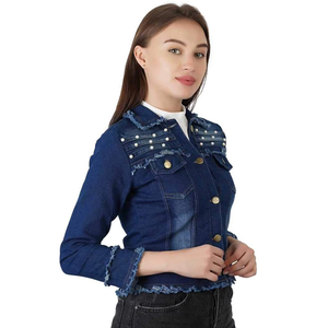 Chaqueta vaquera azul oscuro con cuello y dobladillo deshilachados, lavado descolorido, diseño adornado, venta al por mayor, ropa urbana, cómoda, informal y elegante. - Product Image 5