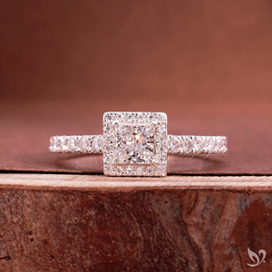 Anillo de Diamante de Laboratorio con Corte Princesa de 0.5 Quilates, Banda Delicada con Pavé, Joyería Nupcial Minimalista, Certificado IGI, Oro Blanco - Product Image 1