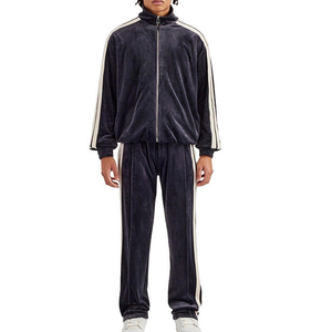 Ensemble de survêtement d'hiver en velours rouge pour homme, ensemble de luxe en velours épais, sweat à capuche et pantalon de jogging, deux pièces, streetwear tendance, logo personnalisé, confortable - Product Image 1