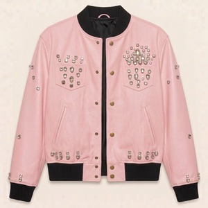 Chaqueta Varsity Personalizada para Hombre con Pedrería, Mangas de Cuero y Detalles de Gamuza, Estilo Bomber, Venta Directa al por Mayor - Product Image 6