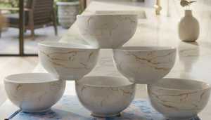 Ensemble de sets de table et de dessous de plat en verre blanc avec motif marbré doré, design luxueux, écologique, lavable, de qualité alimentaire, pour la cuisine et la salle à manger - Product Image 2