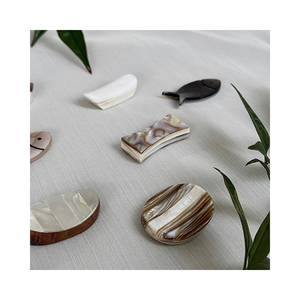 Soporte para Palillos de Nácar Hecho a Mano, Accesorio de Mesa para Sushi, Comida Fina y Bodas, 100% Artesanía Vietnamita - Product Image 4