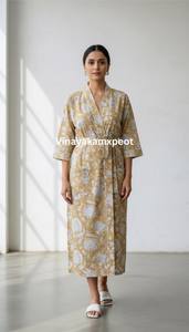 Bata Kimono con Cuello en V, 100% Algodón, Estampado Floral Amarillo Mostaza, Hecha a Mano, Ecológica, Elegante y Artesanal - Product Image 6