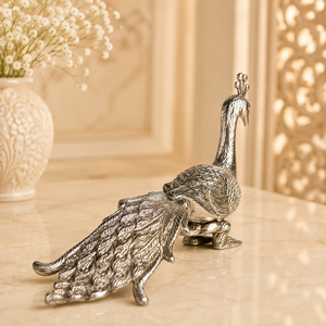 Sculpture d'oiseau en métal artisanale, motif paon, argentée et polie, pour décoration de table - Product Image 3