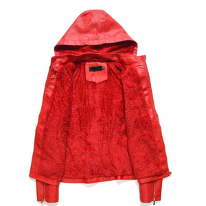 Chaqueta de Cuero PU Roja con Capucha de Alta Calidad para Hombre, Estilo Motero Ajustado, Puños con Cremallera, Chaqueta Punk - Product Image 3