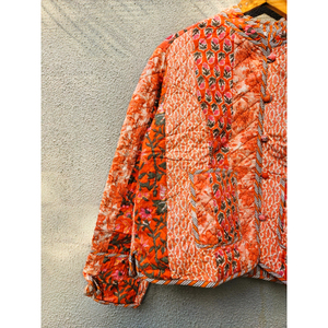 Chaqueta acolchada Kantha floral para mujer, abrigo reversible de algodón con patchwork y cierre de botones para otoño/invierno, regalo para ella - Product Image 4