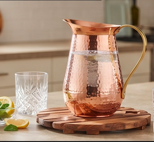 Carafe à eau en cuivre artisanale de qualité supérieure, design élégant, vaisselle décorative pour la maison et les restaurants, durable et écologique - Product Image 4