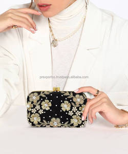 Bolso de mano rectangular artesanal con bordado de cuentas doradas, pedrería de cristal y diseño floral intrincado cosido a mano - Product Image 3