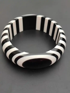 Bracelet jonc en résine écologique haut de gamme, modèle moderne, bijoux faits à la main pour filles et femmes, accessoire de mode pour usage quotidien - Product Image 5