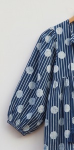 Blusa Casual de Mujer, 100% Algodón, Estampado Floral a Mano con Técnica Indigo, Lazo de Encaje, Transpirable, Estilo Bohemio Étnico, Hecha a Mano - Product Image 2