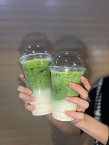 Gobelets en plastique PP à prix abordable, design classique, avec couvercle, transparents, jetables, tailles personnalisées de 12 oz à 24 oz, fabriqués au Vietnam - Product Image 2