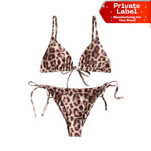Ensemble de bikinis pour femmes avec logo personnalisé en gros, maillot de bain deux pièces classique triangle, vente en gros, directement de l'usine OEM, ensemble de bikinis string sexy pour femmes - Product Image 1