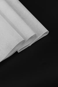 Entoilage thermocollant de qualité supérieure, offrant douceur et maintien de la forme aux vêtements - Product Image 2