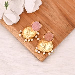 Boucles d'oreilles en laiton plaqué or faites à la main avec chalcédoine rose et perles, bijoux fantaisie pour femmes - Product Image 4