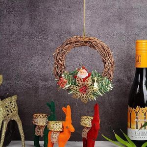 Corona de ratán hecha a mano con Papá Noel y follaje, corona decorativa navideña con flores, sin iluminación, paquete de una sola pieza - Product Image 5