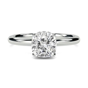 Anillo con diamante Cushion y halo oculto de 0.50 ct, diamante cultivado en laboratorio, en oro amarillo, blanco, rosa y platino de 18 quilates. - Product Image 1