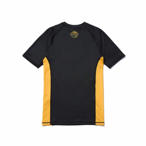 เสื้อรัดกล้ามเนื้อแขนสั้นสำหรับผู้ชาย สีดำเหลือง พิมพ์ลายแบบซับลิเมชั่น แห้งเร็ว ป้องกันรังสียูวี เป็นมิตรกับสิ่งแวดล้อม เหมาะสำหรับกีฬาบราซิลเลียนยิวยิตสู และ MMA แบบไม่ใช้ยูนิฟอร์ม - Product Image 2