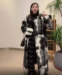 Manteau d'hiver long pour femme de style américain Nesta Sports, veste en fausse fourrure multicolores en cachemire pour femme - Product Image 4