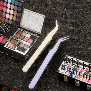 Pince à épiler de précision de haute qualité en acier inoxydable à pointe lisse pour l'application des cils - Product Image 1