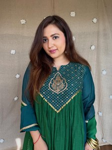 Traje Anarkali Tradicional Indio-Pakistaní Verde con Dupatta Bordada, Vestido Étnico para Mujer, Largo hasta el Tobillo, Corte Holgado - Product Image 2